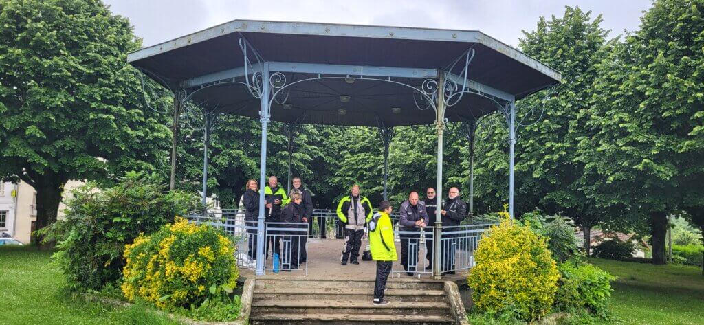 Les motards dans le kiosque à St-Léonard-de-Noblat