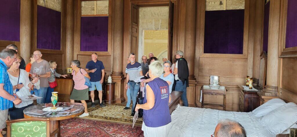 Groupe dans chambre d'Alphonse Réthoré