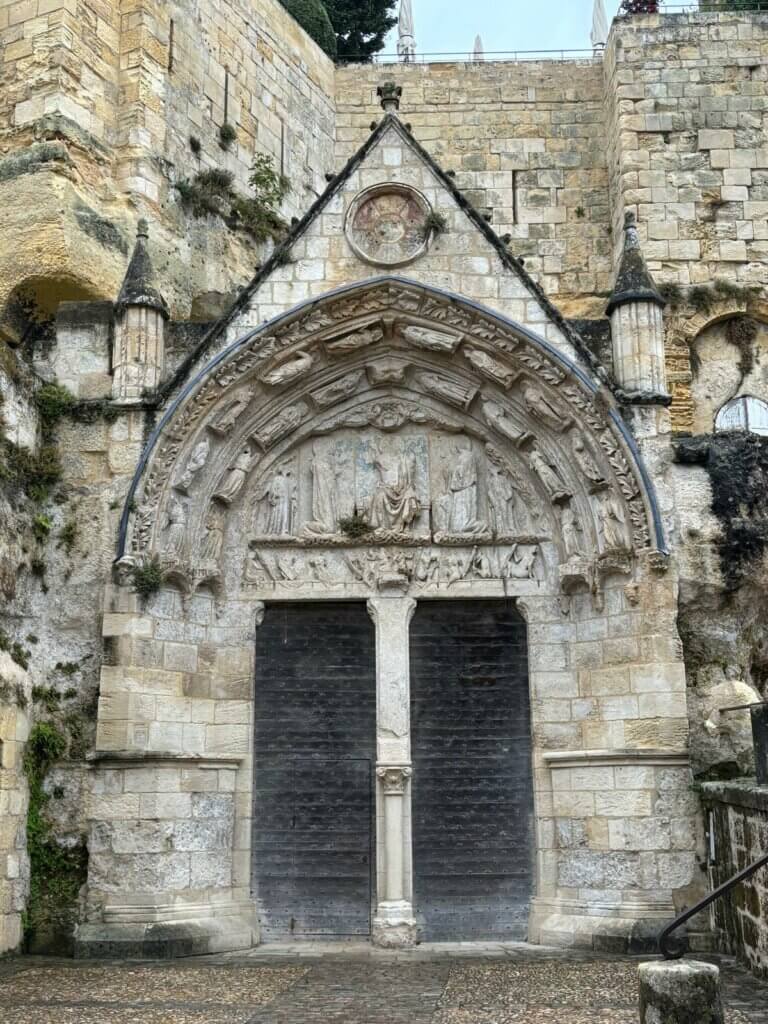 Entrée église monolithe de Cloître de Saint-Emilion