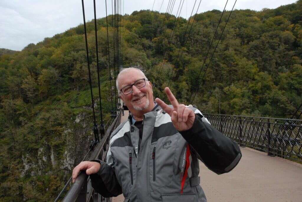 Baba sur le viaduc