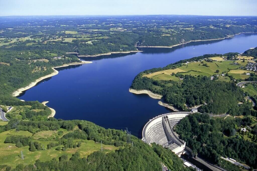 Vue sur le barrage de Bort-les-Orgues