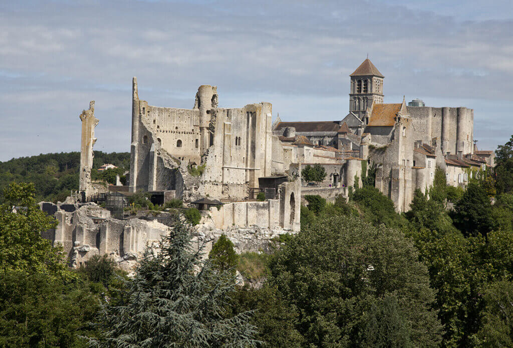 Vue sur ruines de Chauvigny